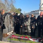 Edip Akbayram Mezarı Başında Dualarla Anıldı d478d048-041d-4bce-a9fb-3f52934e1d32